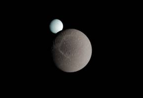 Dione a Enceladus